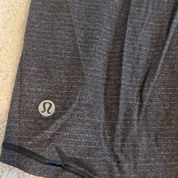 Lululemon Grey with small white stripes tank! Size 4! Perfect condition - Picture 3 of 3